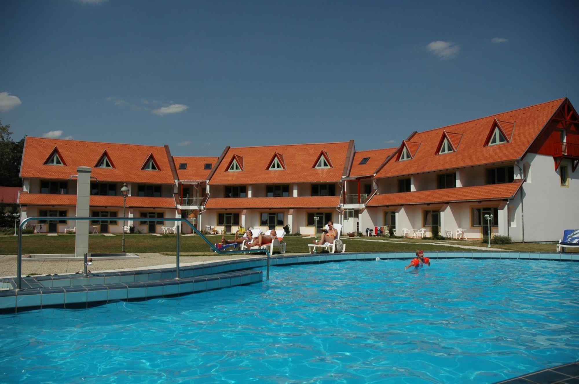 Abbazia Country Club Hotel Nemesnep Exterior photo